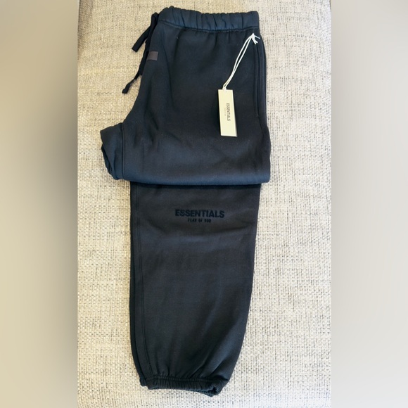 NEW Fear of God Essentials Sweatpants Stretch Limo Size XL Black - Picture 1 of 10